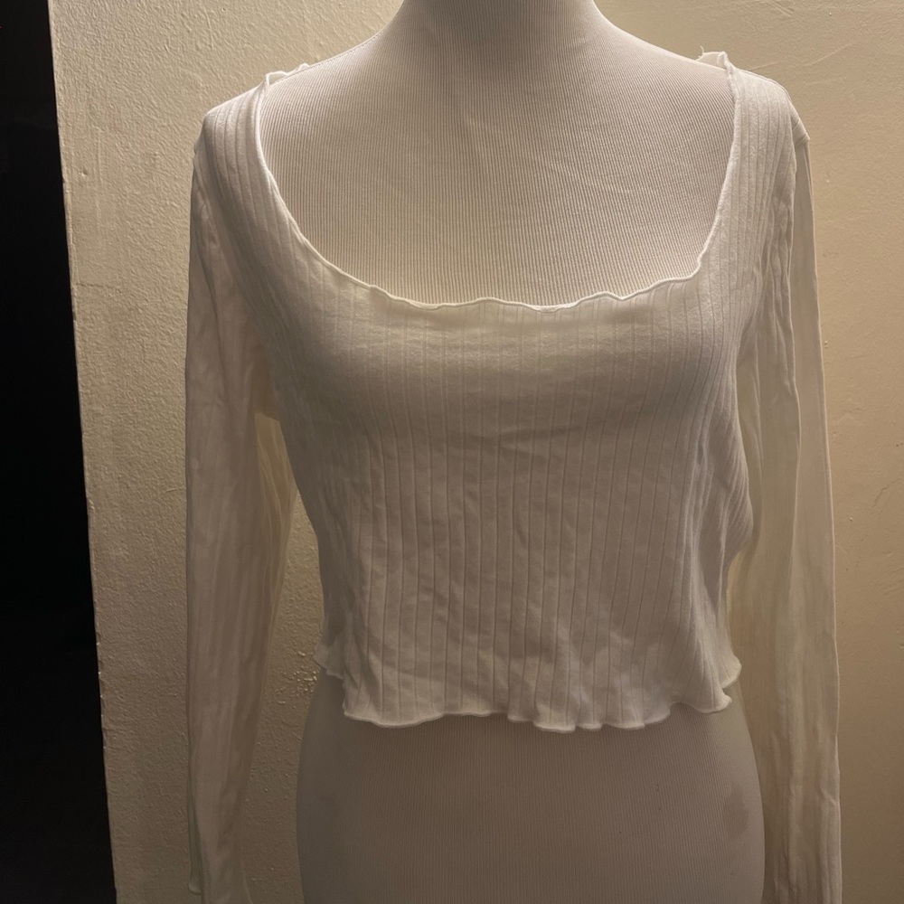 White scoop neck crop top